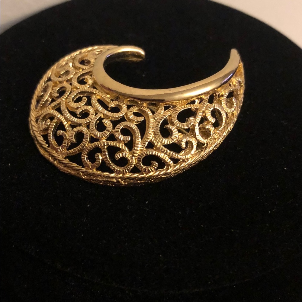 Gold Toned Filigree Vintage Brooch